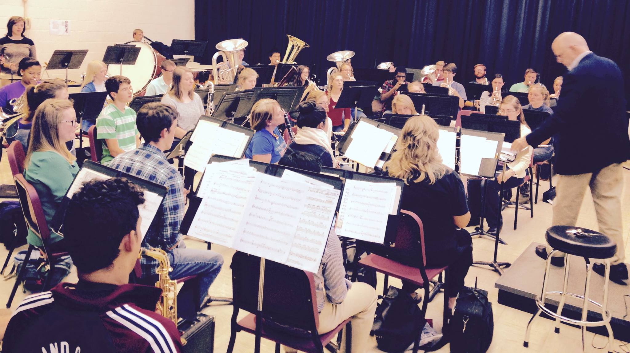 Dr. Glen Flanigan directing a Concert Band rehearsal