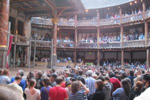 crowds in Shakespeare's Globe Theatre