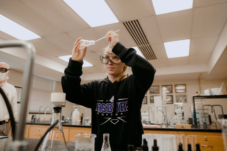 An Asbury University Undergraduate student uses a beaker in a science lab
